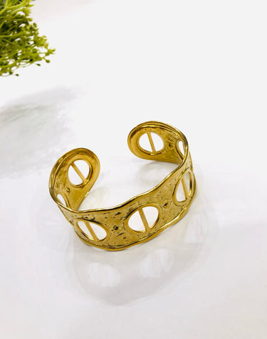 Round Bold Golden Bracelet